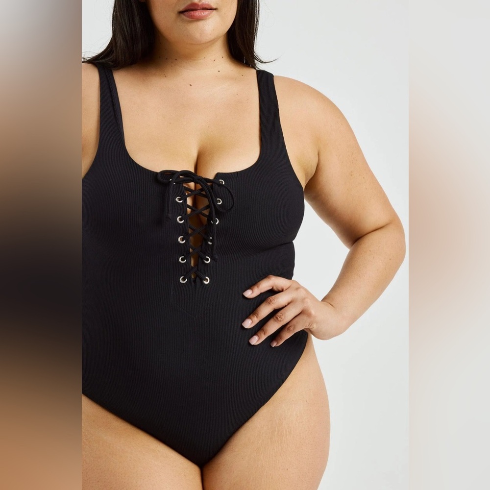 NWT Year of Ours Football One Piece Swimsuit 🖤